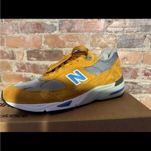 New Balance Men's Yellow and Grey Sneakers
